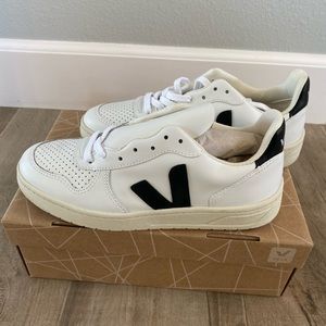 Brand New Veja Women’s Sneaker